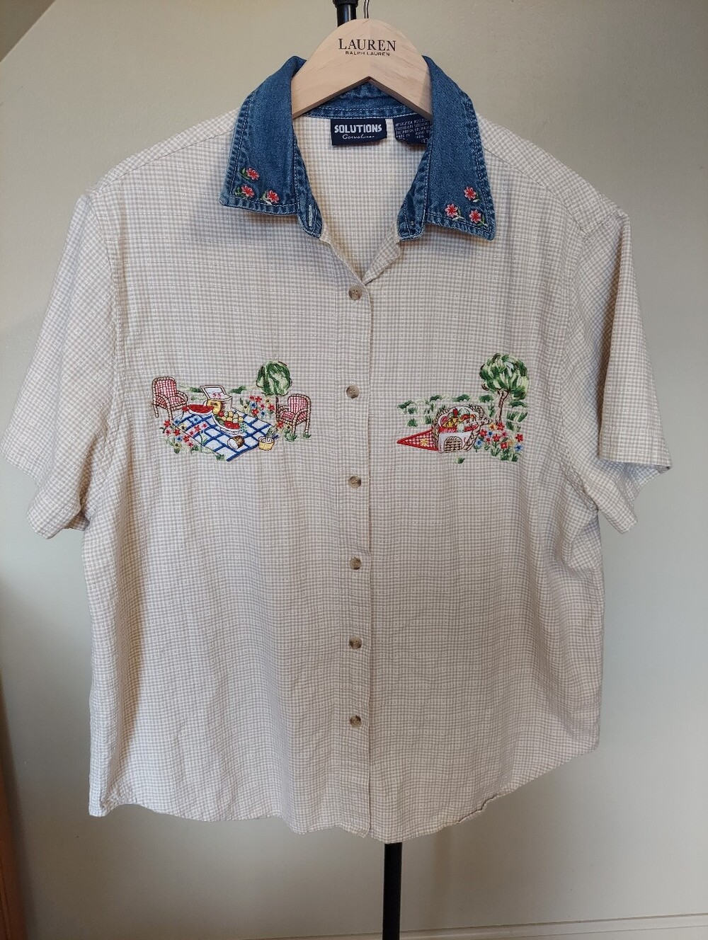 Solutions  Embroidered Shirt Women's Sz L Short Sleeve 100% Cotton Picnic Theme